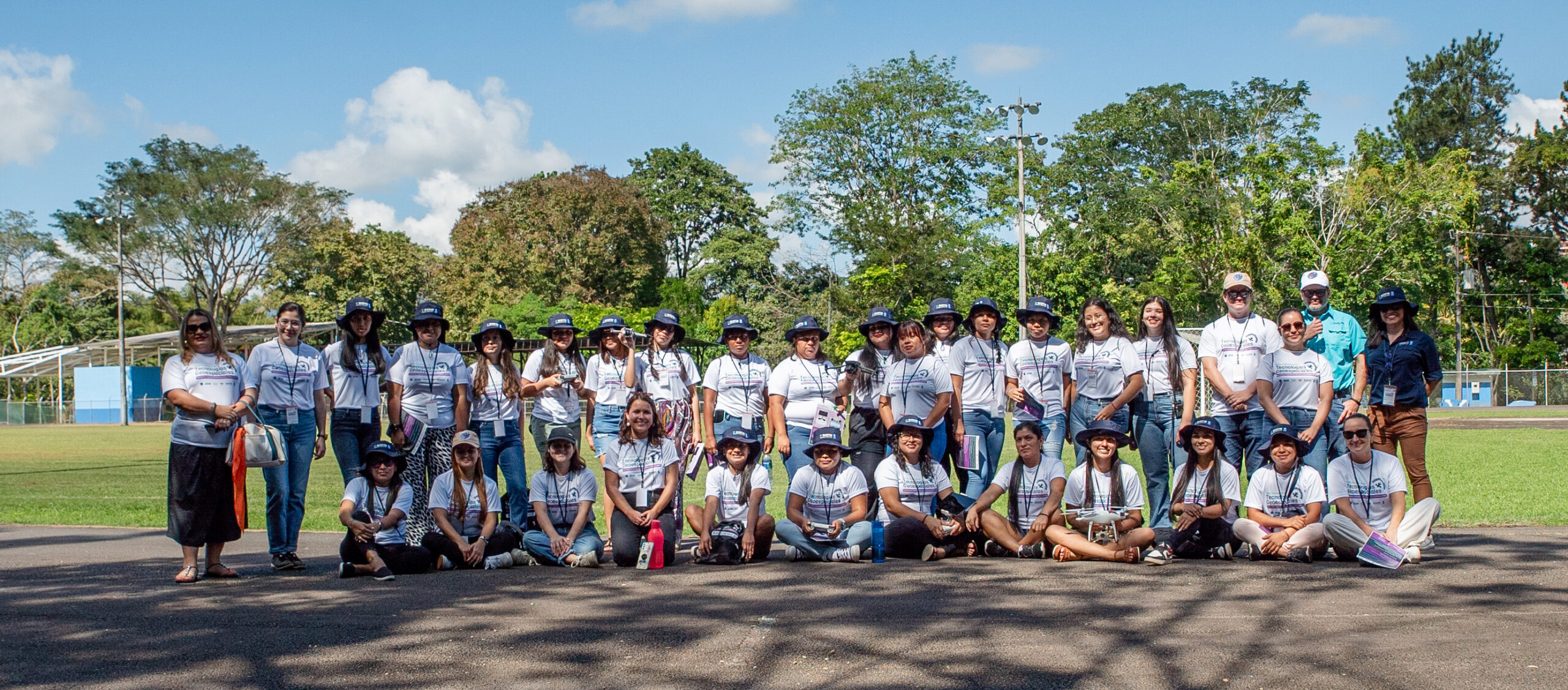 Rally femenino de tecnologías geoespaciales llega a mujeres jóvenes de territorios indígenas de la Zona Sur.
